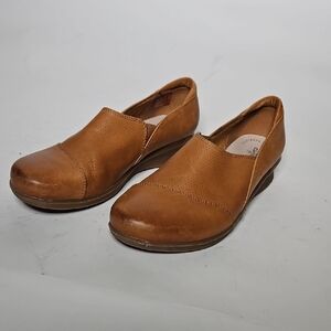 Clarks Tan Leather Loafers Comfortable Flats